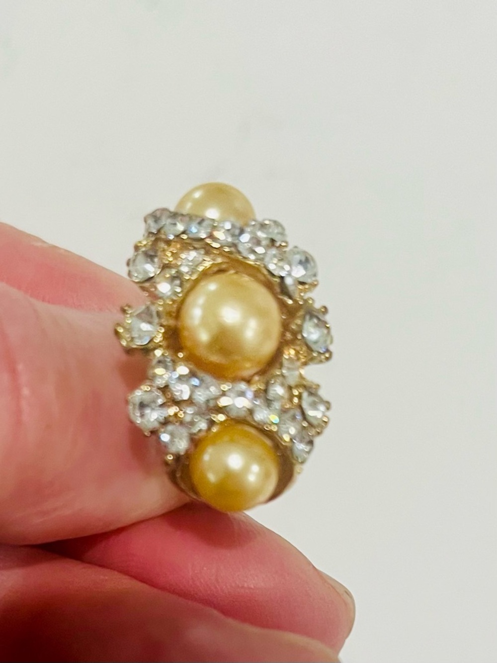 Vintage Style Pearl Rhinestone Cocktail Ring Gold Tone Adjustable Size 7 - Picture 5 of 16